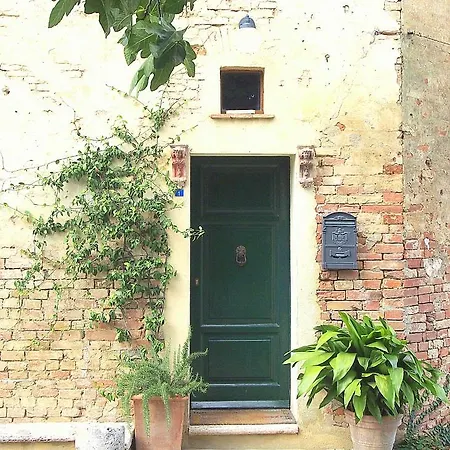 Nell'antica Torre Di Fronte A Appartement Siena