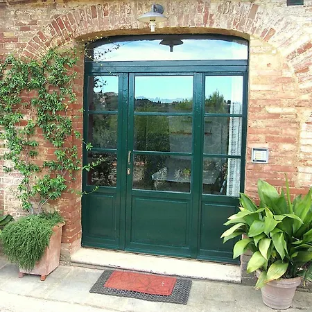 Nell'antica Torre Di Fronte A Appartement *