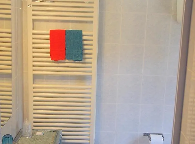 Nell'antica Torre Di Fronte A 아파트 *