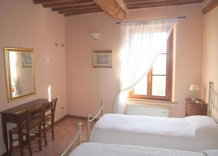 Nell'antica Torre Di Fronte A 아파트 시에나