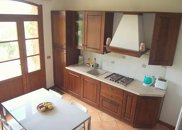 Nell'antica Torre Di Fronte A 아파트 *